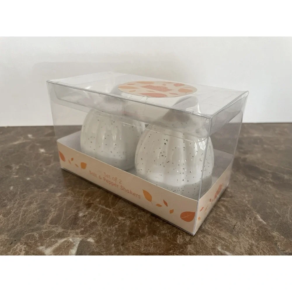 (2) 10 Strawberry Street Ceramic Pumpkin Salt and Pepper Shaker Set Thanking NEW